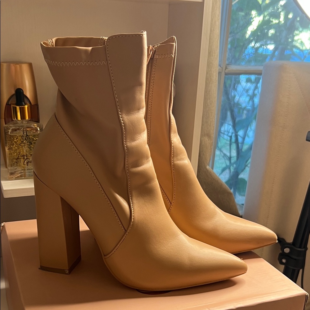 Miss Lola Beige Heeled Boots